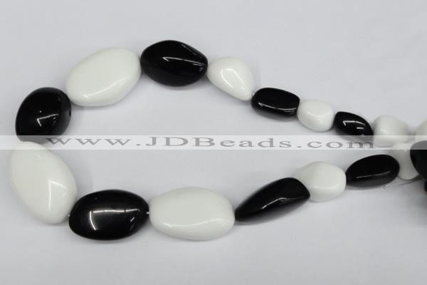 CNG88 15.5 inches 13*18mm - 25*35mm nuggets black & white agate beads