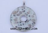 NGP615 5pcs 6*41mm kiwi stone with brass setting donut pendants